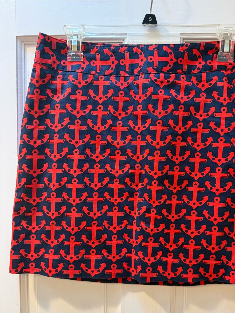 Navy & Red Anchor Print Vineyard vine. Zipper on sides